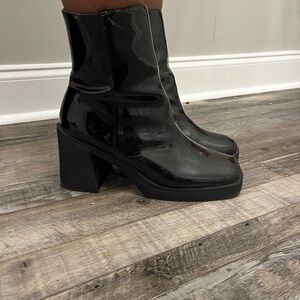 Round Toe Platform Chelsea Heels